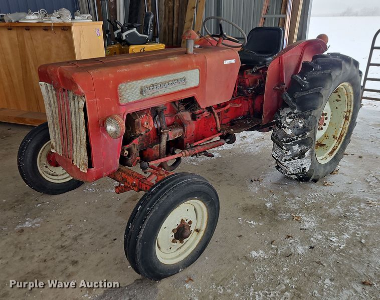 International B414 tractor - EO4866