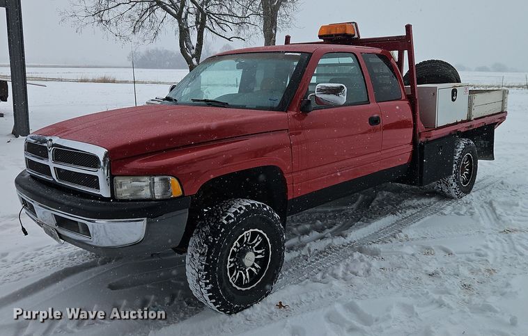 1997 Dodge Ram 2500 Club Cab flatbed pickup truck - EO4870