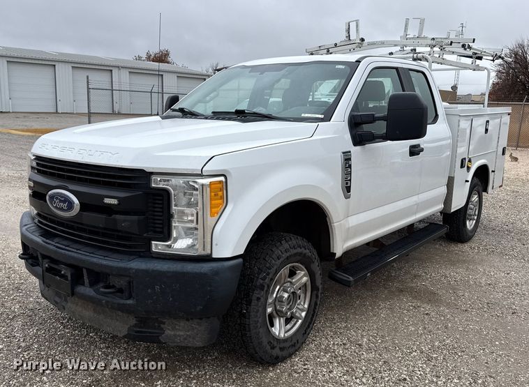 2018 Ford F250 utility bed pickup truck - EP2593