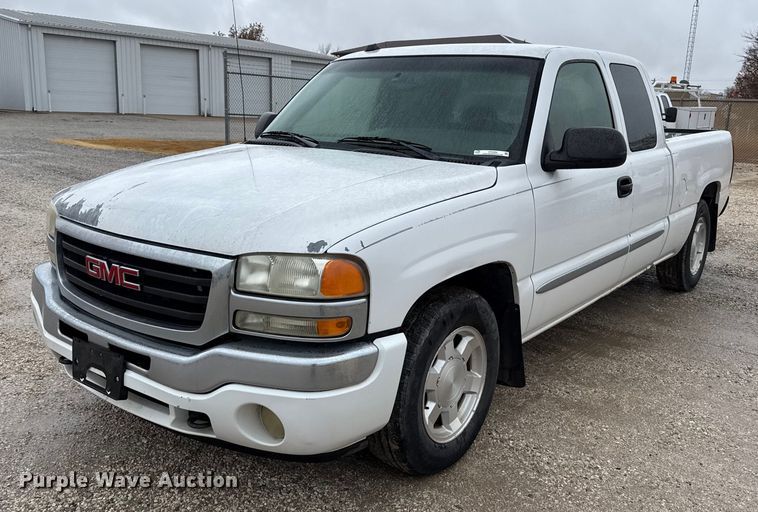 2005 GMC Sierra 1500 Ext. Cab pickup truck - EP2594