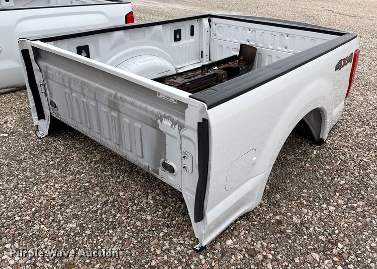 Ford pickup truck bed - EP2602