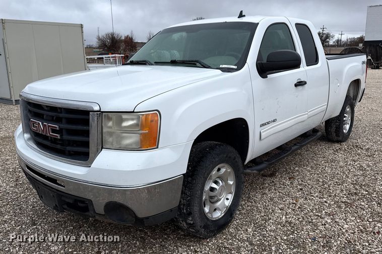 2010 GMC Sierra 2500HD Ext. Cab pickup truck - EP2604