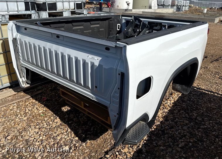 Chevrolet pickup truck bed - EP2636