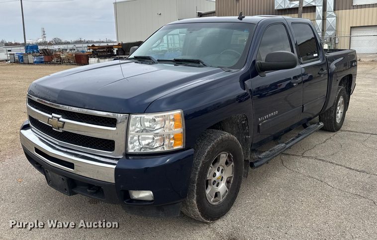 2011 Chevrolet Silverado 1500 Crew Cab pickup truck - ER0296
