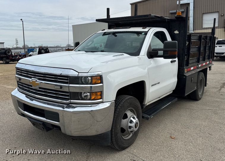 2016 Chevrolet Silverado 3500HD flatbed pickup truck - ER0298
