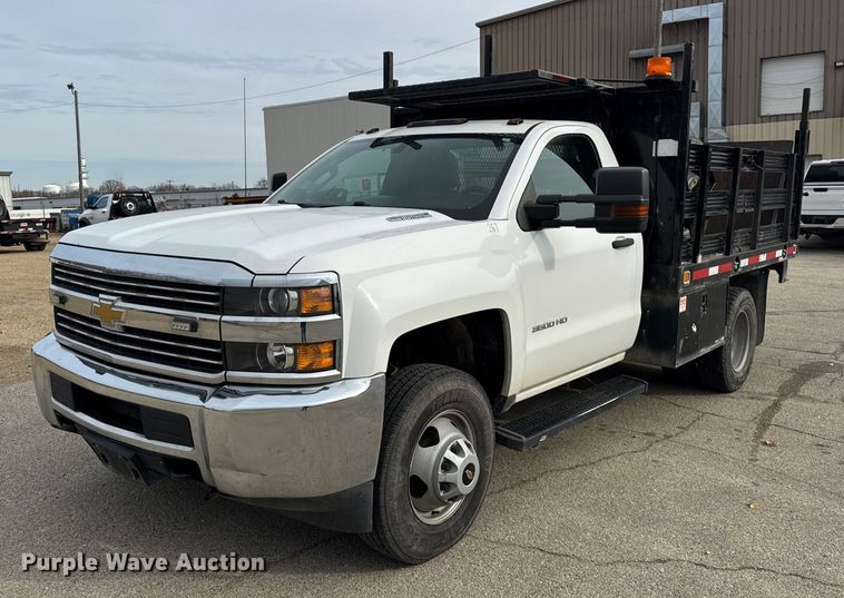 2016 Chevrolet Silverado 3500HD flatbed pickup truck - ER0299