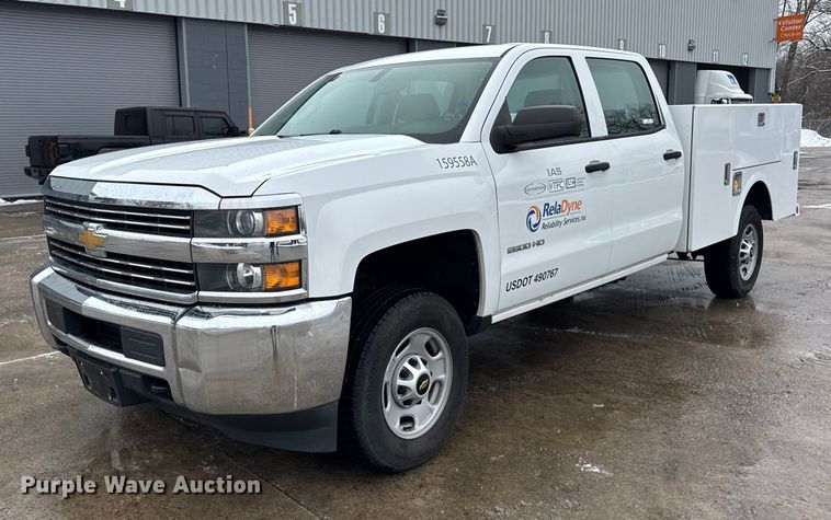 2015 Chevrolet Silverado 2500HD Crew Cab utility bed pickup truck - ER0310