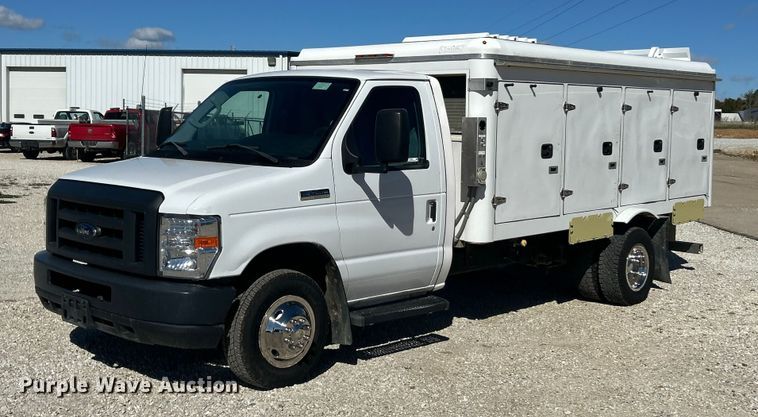 2018 Ford E450 Super Duty refrigerated delivery truck - ET3387