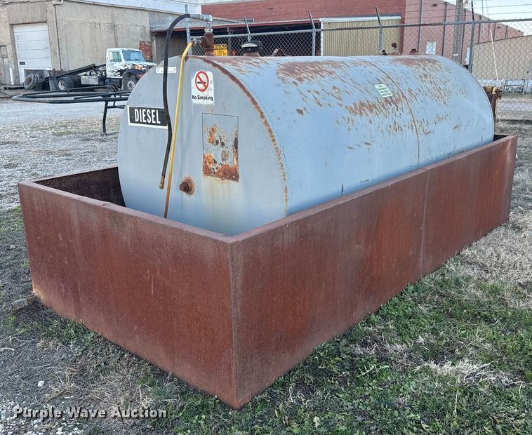Fuel tank with containment - ET4025