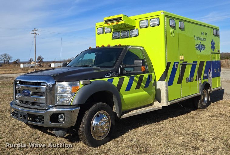 2015 Ford F550 Super Duty XLT ambulance - ET5326