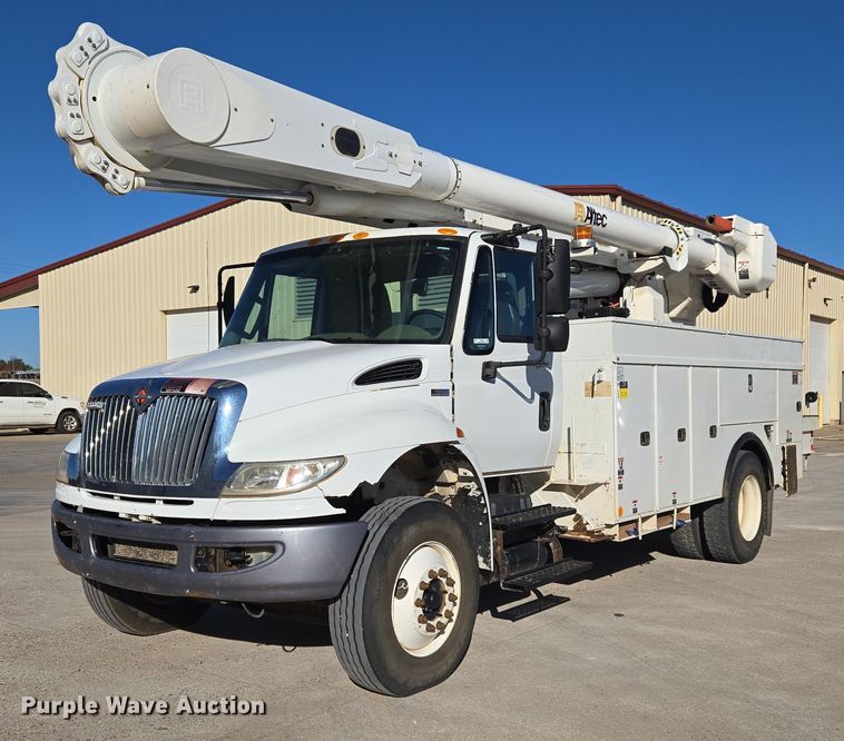 2013 International DuraStar 4400 bucket truck - ET5348