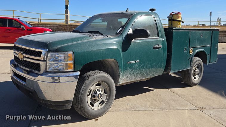 2012 Chevrolet Silverado 2500HD utility bed pickup truck - ET5383