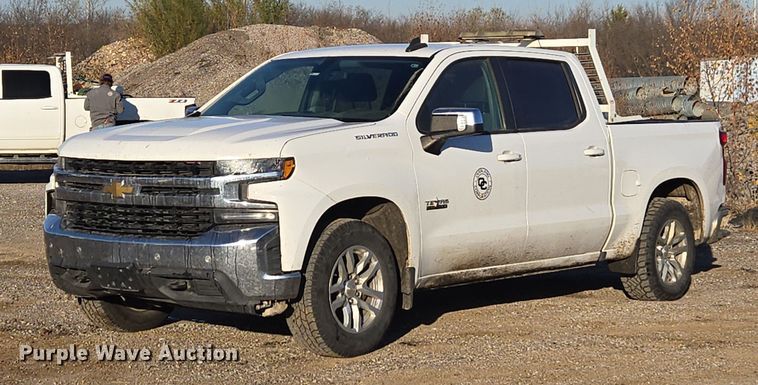 2019 Chevrolet Silverado 1500 Crew Cab pickup truck - ET5421