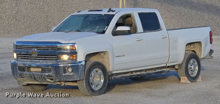 2015 Chevrolet Silverado 2500 Crew Cab pickup truck - ET5436