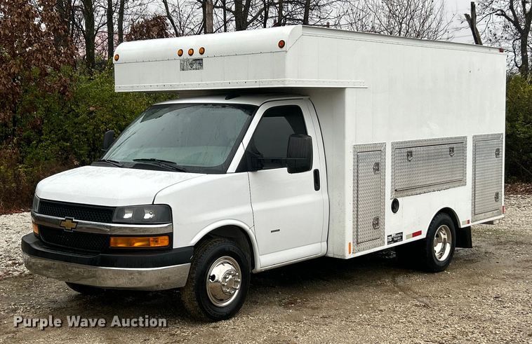 2021 Chevrolet Express 3500 delivery van - ET6696