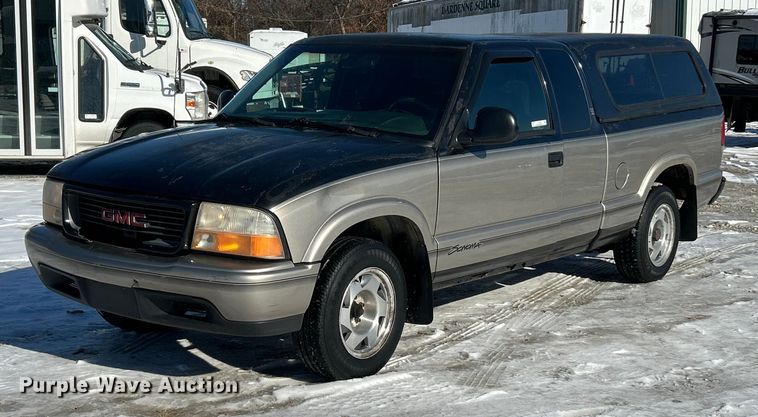 1998 GMC Sonoma SLS Ext. Cab pickup truck - ET6760