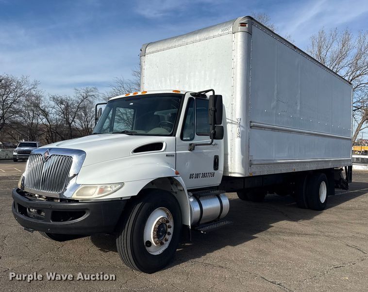 2010 International 4300 box truck - EU4019