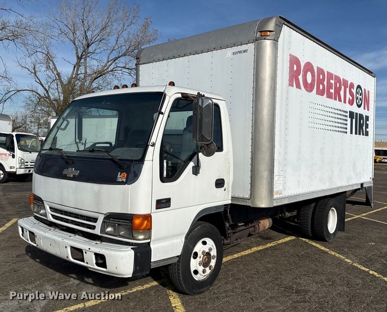 2001 Chevrolet W3500 box truck - EU4020