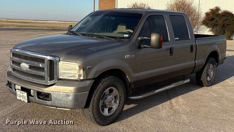 2005 Ford F250 Super Duty Crew Cab pickup truck - EU4745