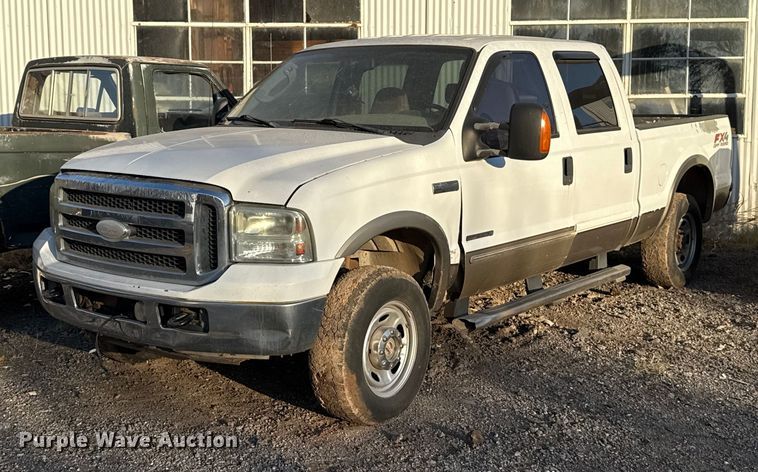 2007 Ford F250 Super Duty Crew Cab pickup truck - EU5428