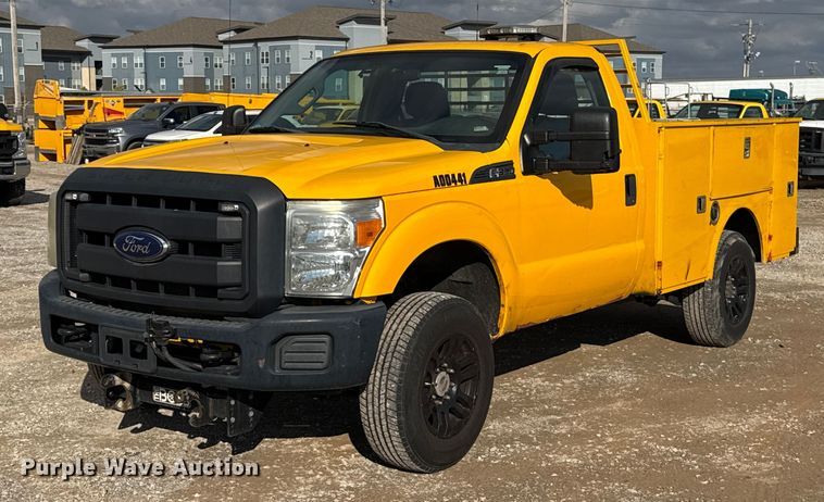 2015 Ford F350 Super Duty utility bed pickup truck - EU5461