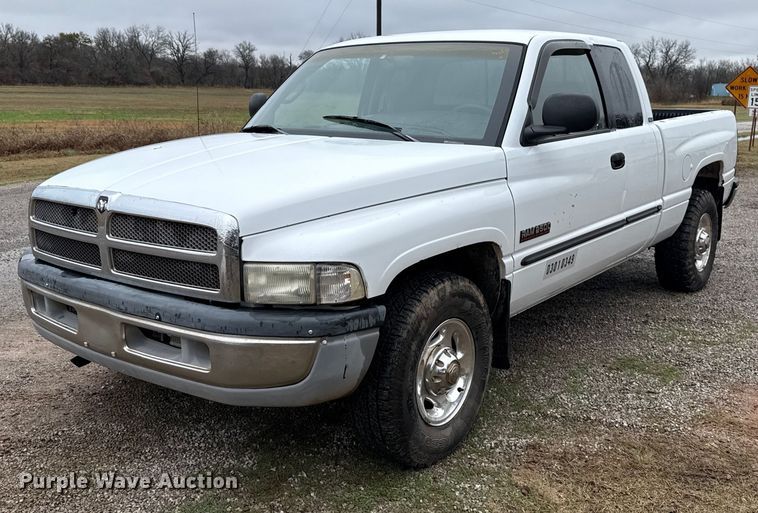 2001 Dodge Ram 2500 Quad Cab pickup truck - EU5481