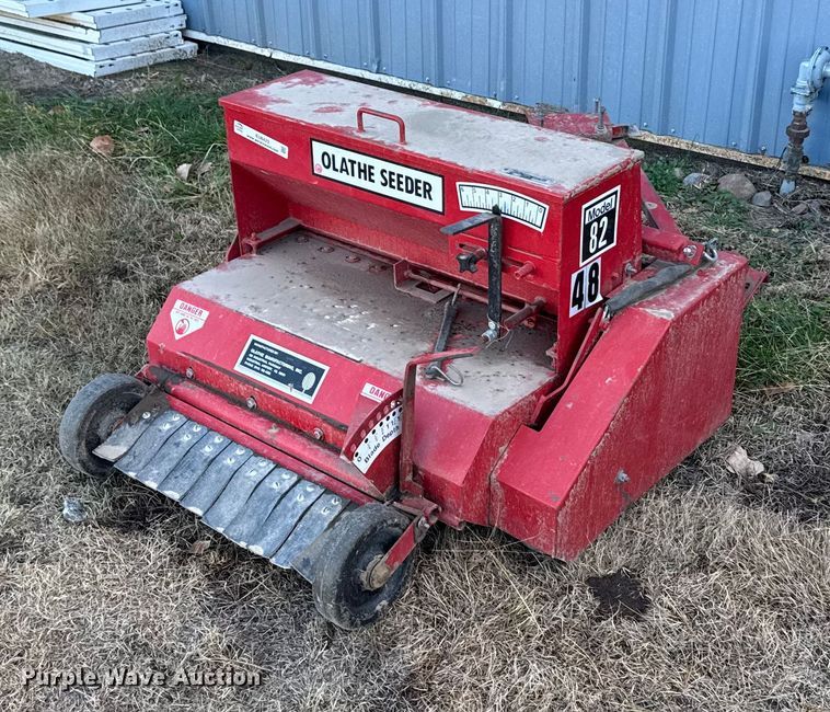 Olathe Manufacturing 82 grass seeder - EU6423