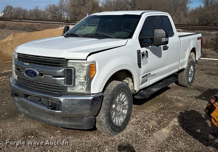 2017 Ford F250 Super Duty XLT SuperCab pickup truck - EU6439