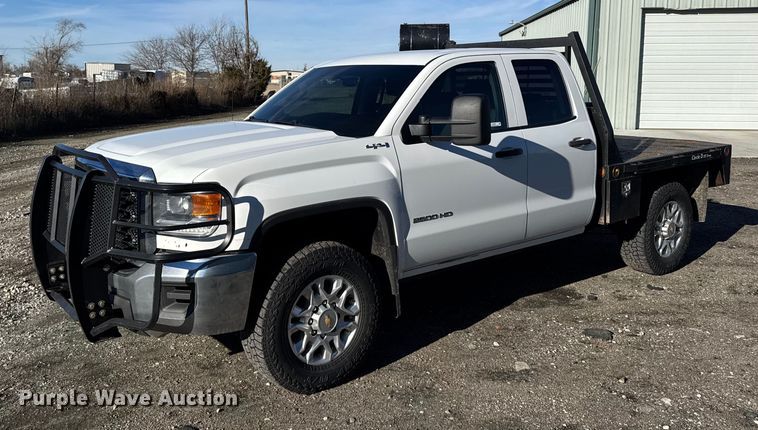 2018 GMC Sierra 2500HD Double Cab flatbed pickup truck - EU6456