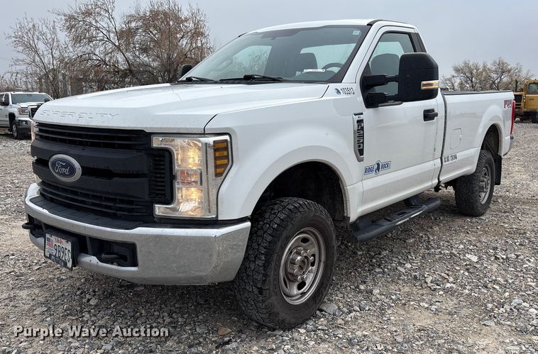 2018 Ford F250 Super Duty XL pickup truck - EU8556