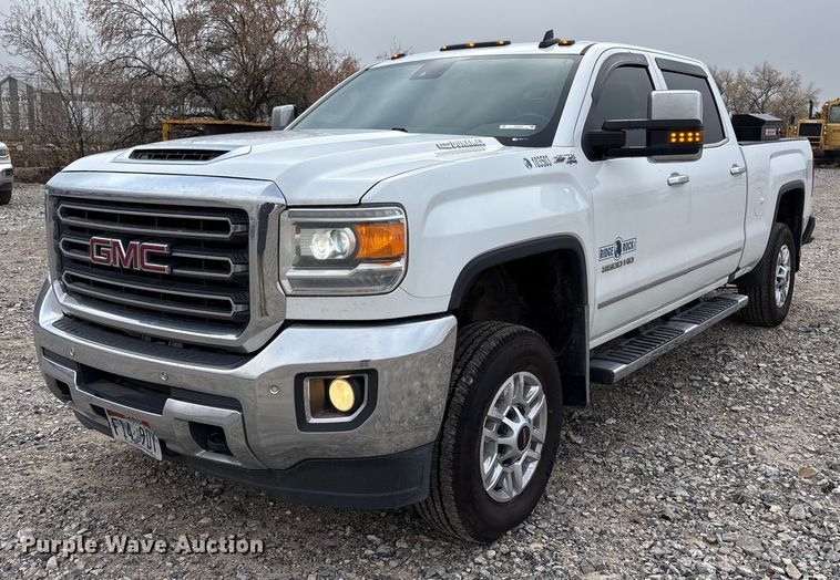 2018 GMC Sierra 3500HD Crew Cab pickup truck - EU8557