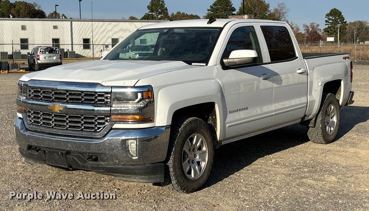 2017 Chevrolet Silverado 1500 Crew Cab pickup truck - EV3308