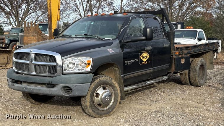 2006 Dodge Ram 3500 Quad Cab flatbed pickup truck - EV3341