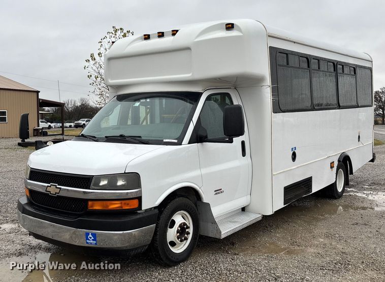 2014 Chevrolet 4500 Express shuttle bus - EV3361