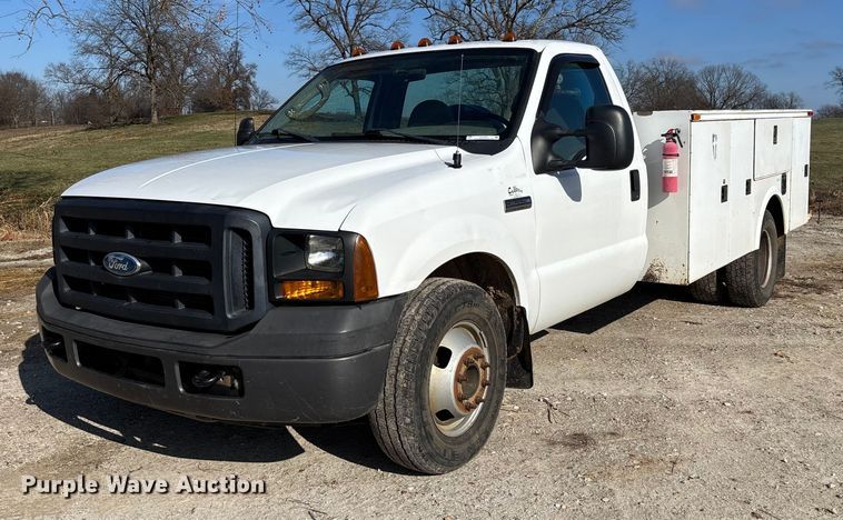 2006 Ford F350 Super Duty XL utility bed pickup truck - EV3393