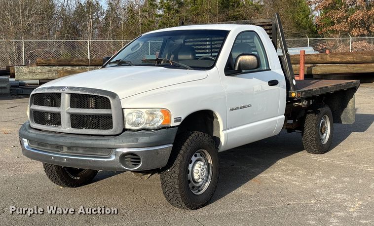 2004 Dodge Ram 2500 flatbed pickup truck - EV3459