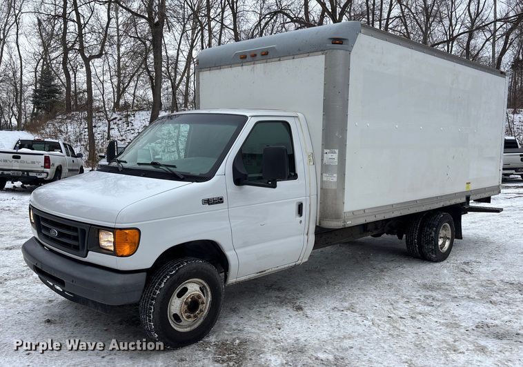 2005 Ford E350 box truck - FG1505