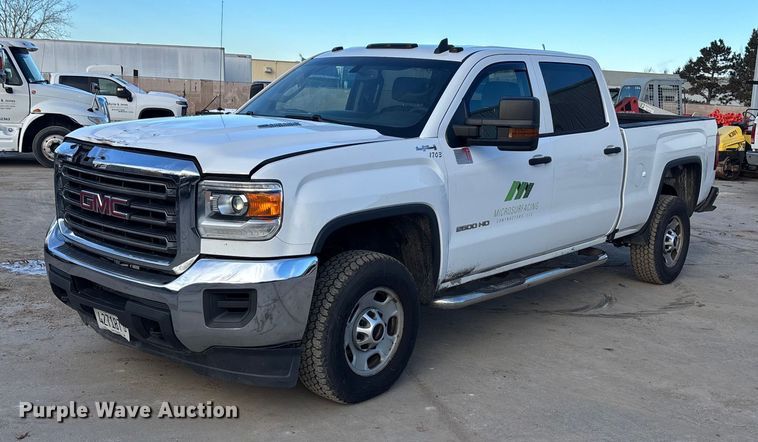 2017 GMC Sierra 2500HD Crew Cab pickup truck - FG1531