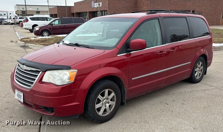 2010 Chrysler Town and Country Touring van - FG1560