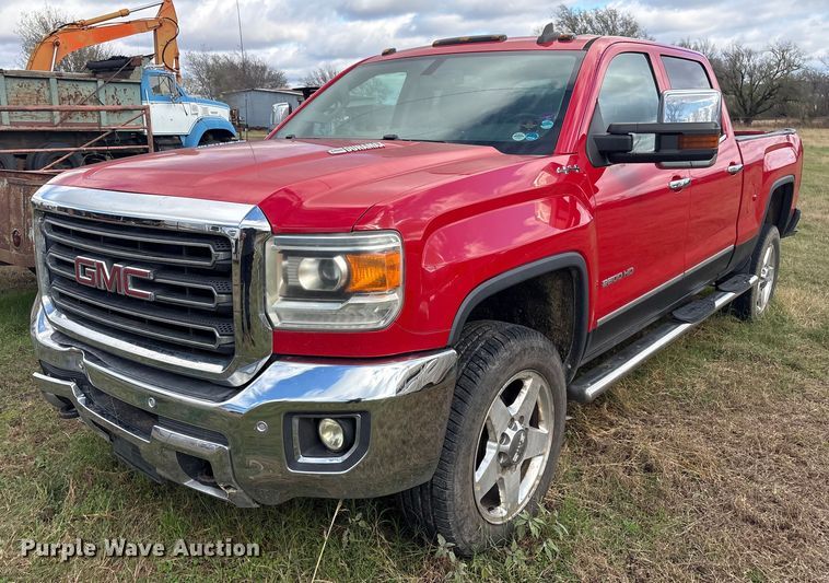 2015 GMC Sierra 2500HD Crew Cab pickup truck - FI0065