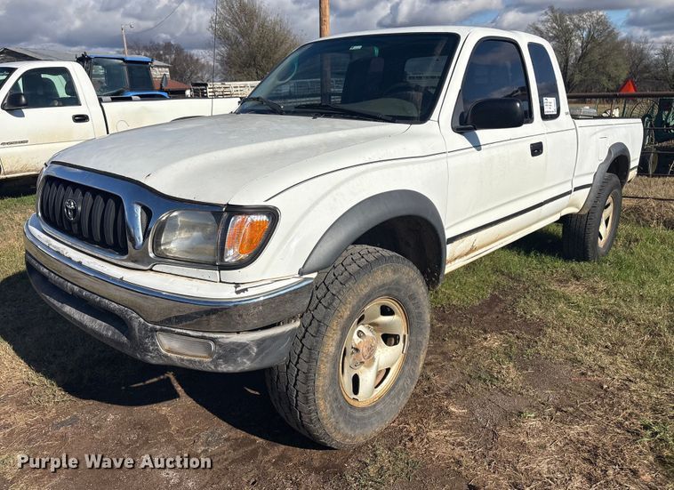 2001 Toyota Tacoma pickup truck - FI0068