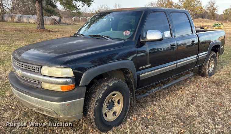 2001 Chevrolet Silverado 1500HD Crew Cab pickup truck - FI0100