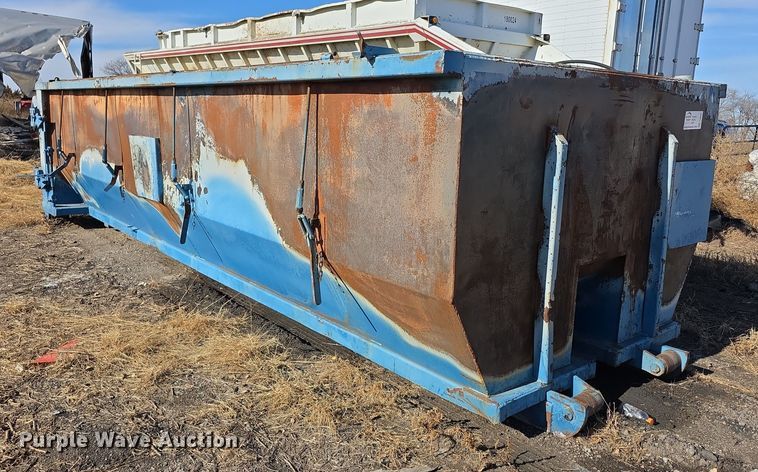 Roll-off dumpster - FI0659