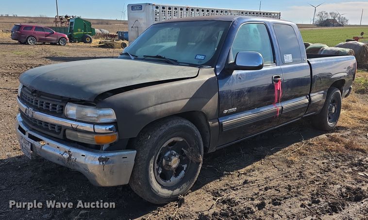 2000 Chevrolet Silverado 1500 Ext. Cab pickup truck - FI0702