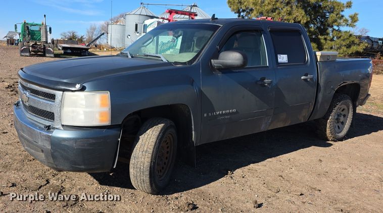 2007 Chevrolet Silverado 1500 Crew Cab pickup truck - FI0704