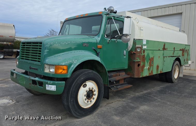 1995 IH 4900 fuel truck - FI0723