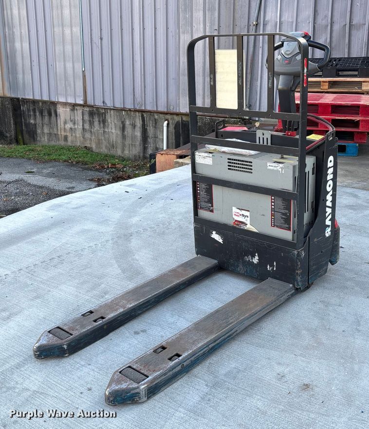 Raymond 8210 pallet jack - FI1522