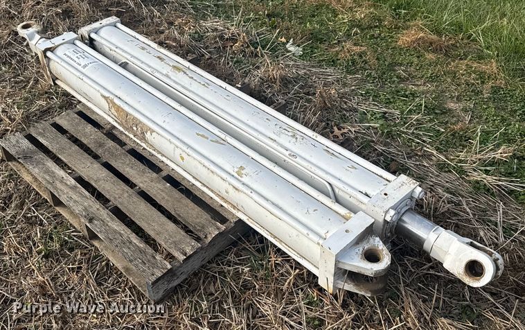 (2) hydraulic cylinders - FK0621