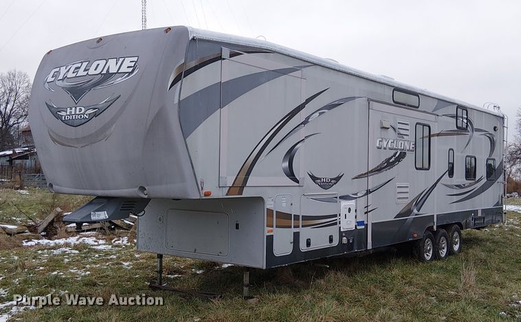 2011 Heartland Cyclone HD Edition toy hauler camper - FK0743