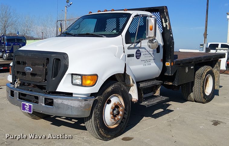 2006 Ford F750 Super Duty flatbed truck - FK0800